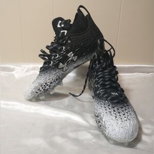 NWOB Under Armour (art.3026343-001) Spotlight Clone MC Football Cleats - Size 7